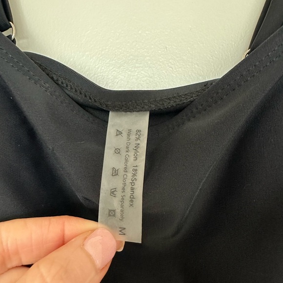 Black swimsuit with adjustable spaghetti straps (brandless) - Picture 4 of 7